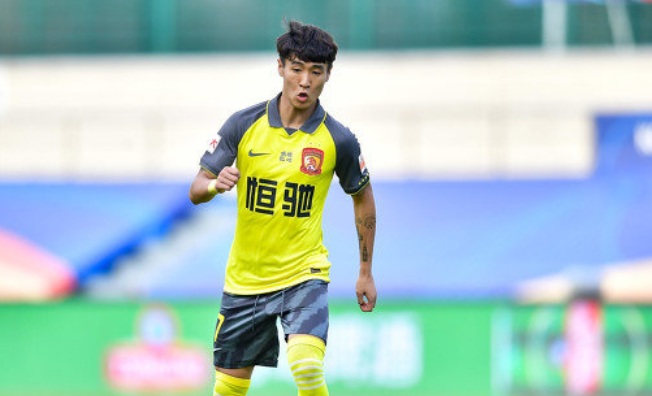 3连胜恒大31完胜深足韦世豪3场4球张琳芃破门血染赛场