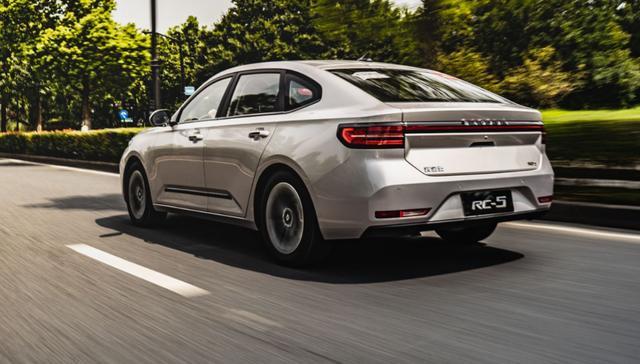 花16万买两厢思域新宝骏rc5轴距2米7轿跑设计预售598万起