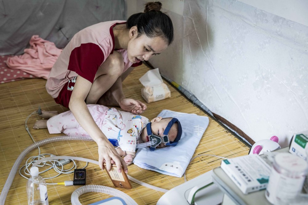 广东一女子拔下儿子氧气罩被丈夫怒扇耳光哭诉差点犯下大错