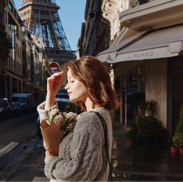 美人如玉剑如虹这个法国女孩的古典精致美让人感受法式经典魅力