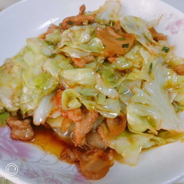 没想到卷心菜炒肉这么入味下饭老公连吃2碗饭懒人的福音