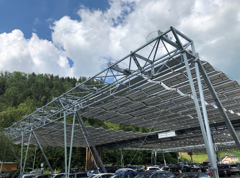 葡萄架式光伏车棚在瑞士落成