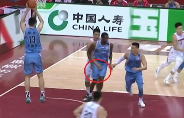 蛋蛋的忧伤阿日与尤度激烈碰撞随后袭击尤度私密度被驱逐