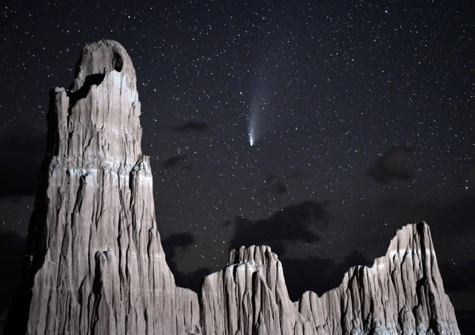 埃隆·马斯克|星链卫星把光污染带入夜空，天文学家对马斯克爆粗口了