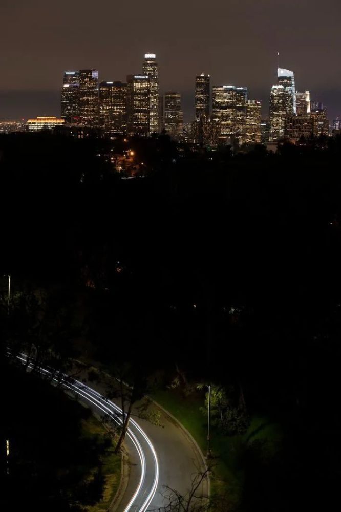 埃隆·马斯克|星链卫星把光污染带入夜空，天文学家对马斯克爆粗口了