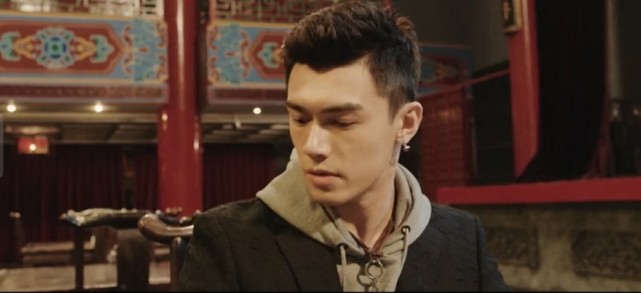 盗墓笔记浅谈吴邪的手下热情忠心的坎肩