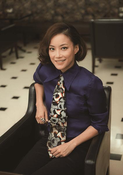 分手后才得知怀孕为女儿戒20年烟瘾一人捧红半个娱乐圈