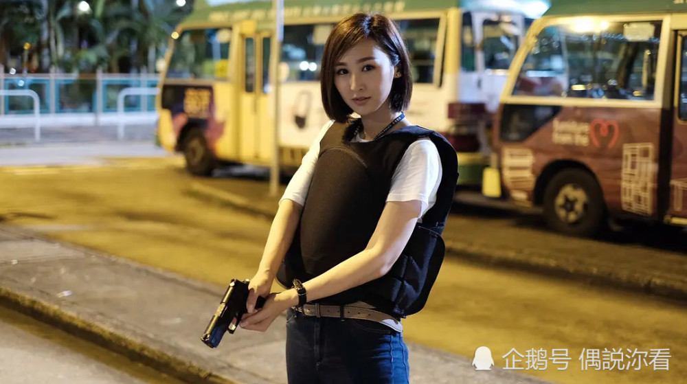 05此次高海宁受邀来内地参演《三十而已》在剧中饰演赵静语一角.