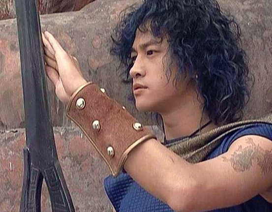 和陶红合作的《风云雄霸天下》中,饰演了拥有凶猛麒麟臂的角色步惊云