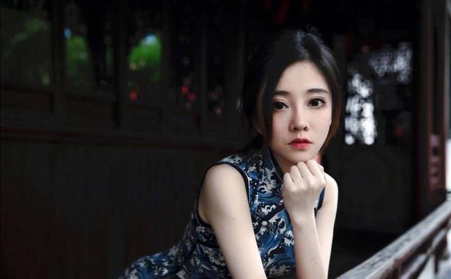 任何服装都能驾驭的冯提莫,旗袍也穿出韵味,身材实属极致