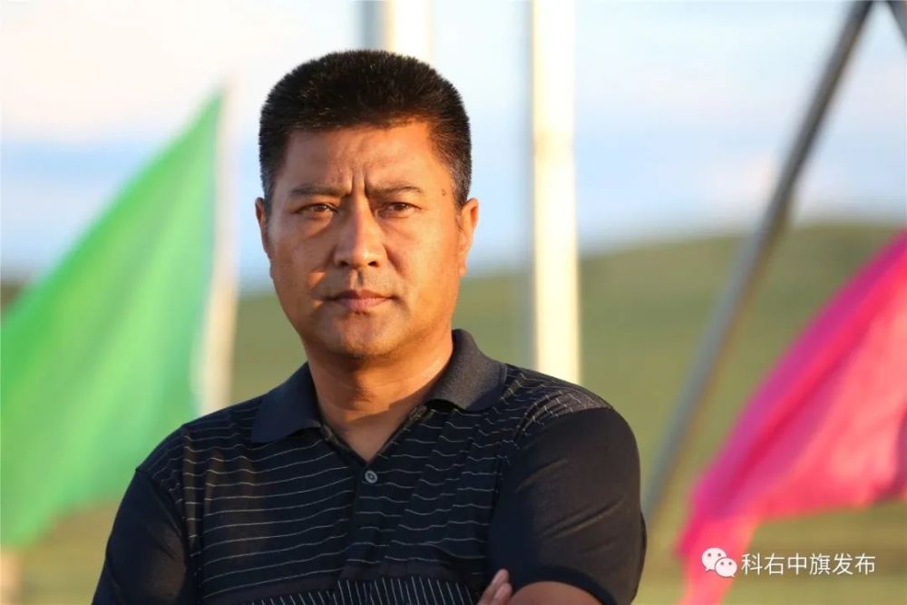 演员王卓 剧中饰演嘎查达及嘎查书记宝峰3演员苏丽 剧中饰演宝峰妻子