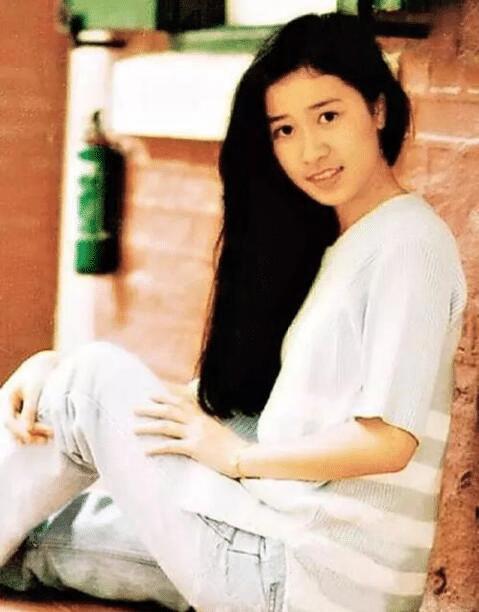 佘诗曼新剧造型曝光45岁再演少女网友评论太真实