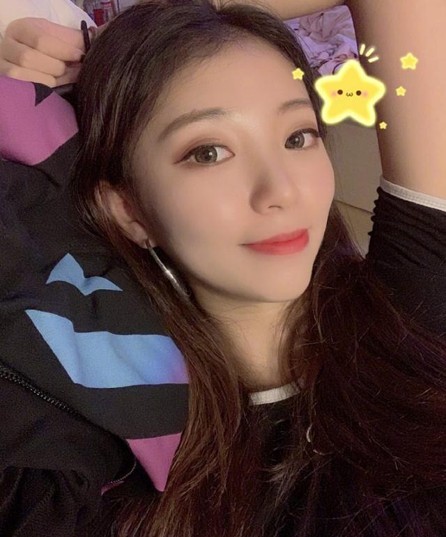 最美篮球宝贝黄逸辉与易建联合影走红如今跨队与球员恋爱