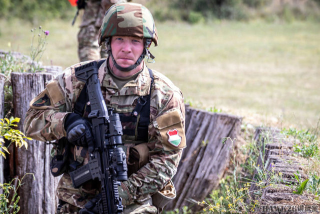 匈牙利陆军精锐实弹训练 所有新型轻武器亮相 捷克制造值得信赖