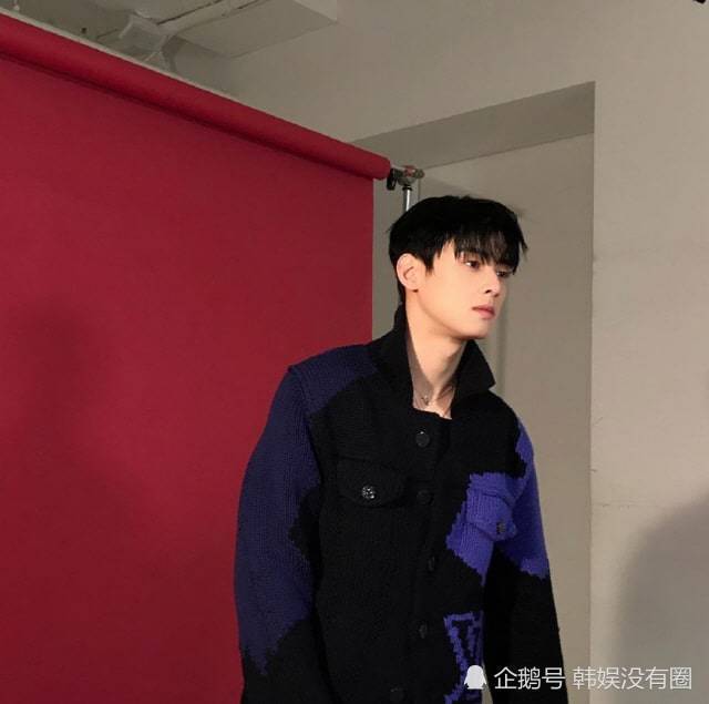 astro车银优公开画报花絮上演西装诱惑名品外貌吸睛