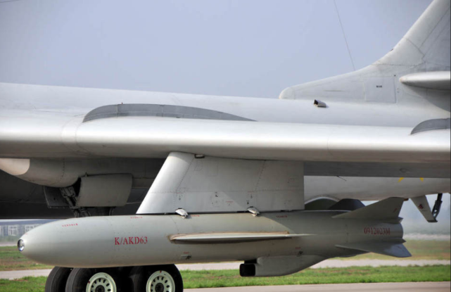 [h-6轰炸机挂载kd-63巡航导弹]