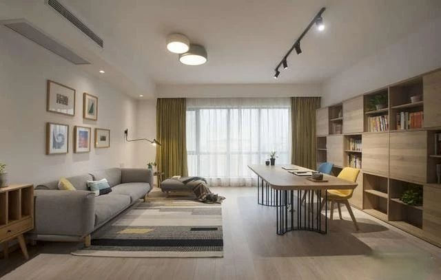 客厅布置要去客厅化不要茶几不要主灯不要太大的沙发