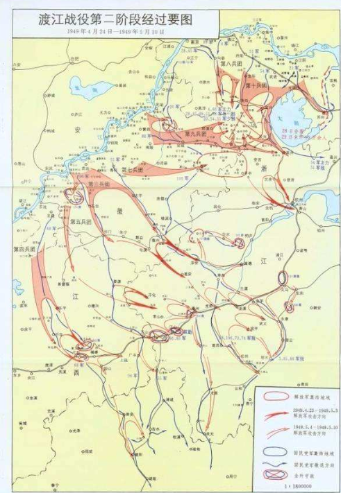 炊事员做好饭,15军战士来不及吃,抬锅行军,边追边吃