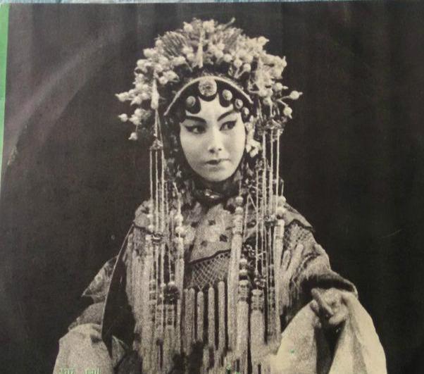 评剧皇后白玉霜为爱私奔却终身未嫁惨遭日本兵摧残致癌