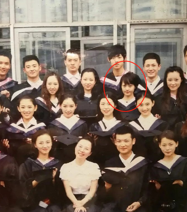 郑爽直言毕业后不敢回校大学聚会太自卑看到她同学后我懂了