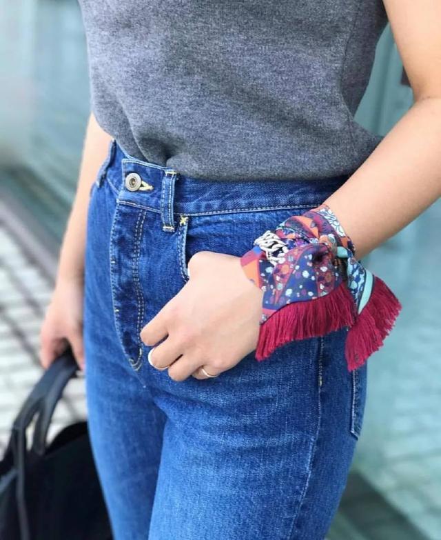 玩转复古搭配用一条丝巾成全百变造型