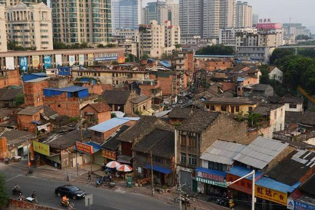 苏州最拥挤城中村男女老少共用一个厕所小吃繁多还不贵