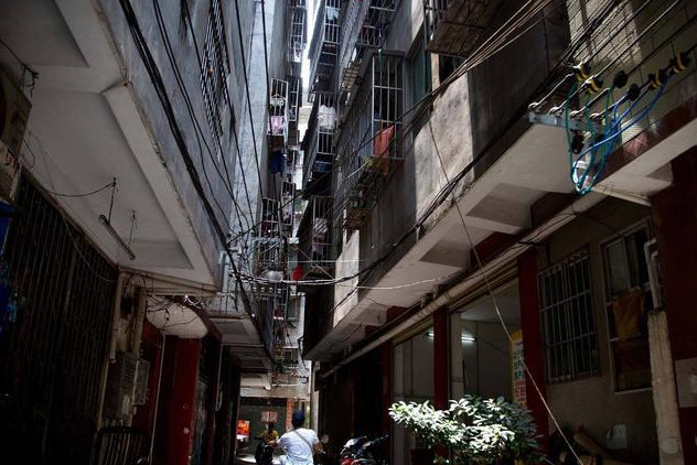 苏州最拥挤城中村男女老少共用一个厕所小吃繁多还不贵