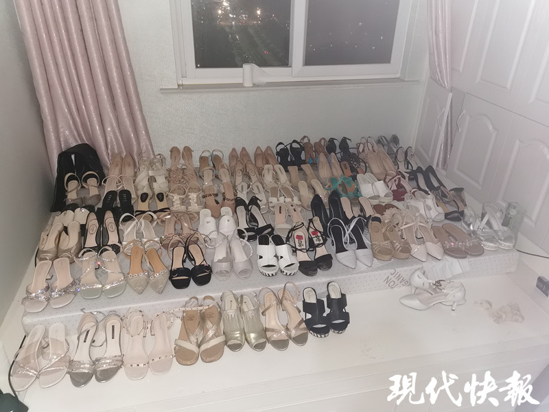 独居小伙专偷女鞋飘窗上摆了70双开展