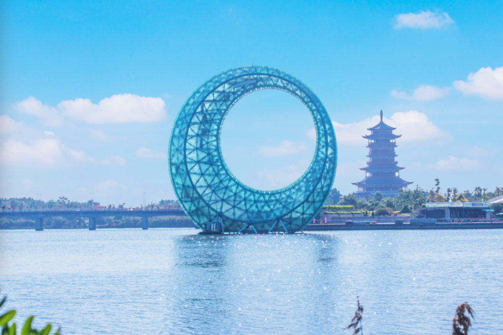 集美湖观鸟,特别是看鸬鹚戏水,到闽台岛的杏林阁登高望远,欣赏月光环