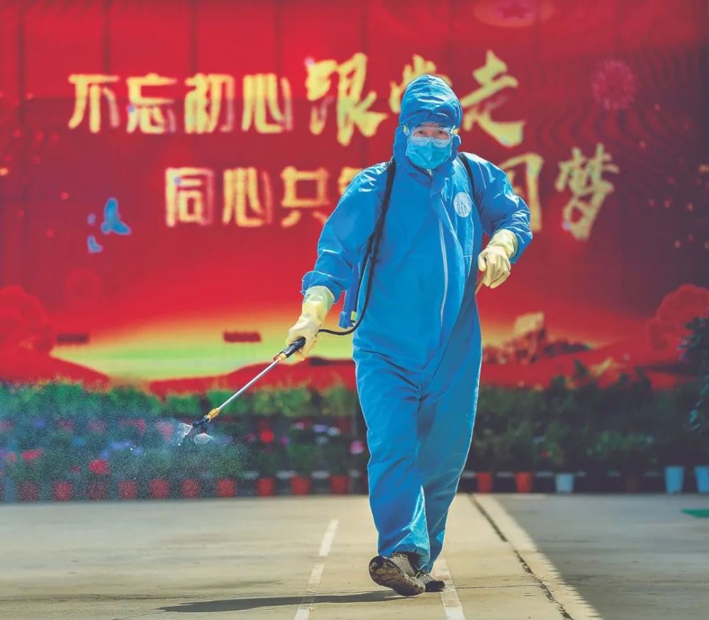 国网新疆电力光明使者一往无前天山南北供电无恙