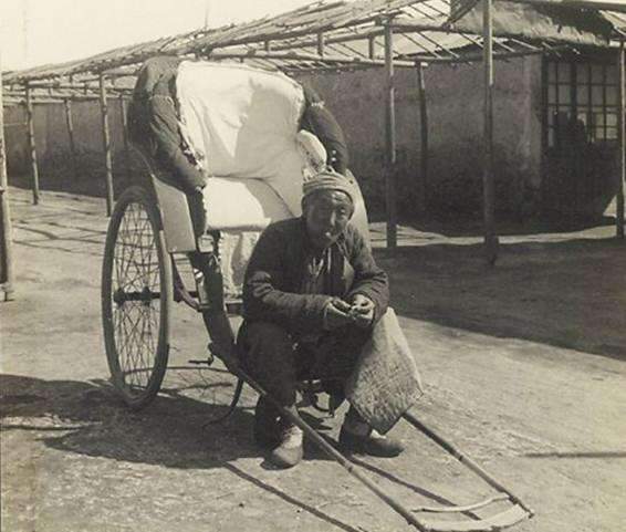 民国时期的黄包车车夫生活常态,像牲畜一样干活,大都活不过40岁