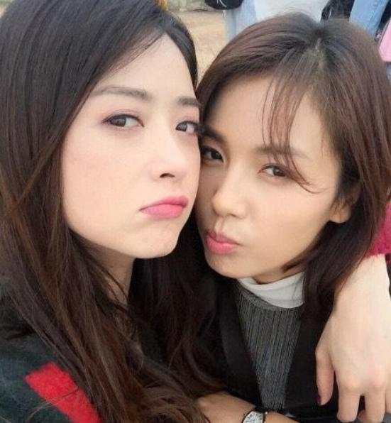 蒋欣|又胖了！蒋欣拍戏现场嘴吃不停，背影壮实目测体重至少140斤