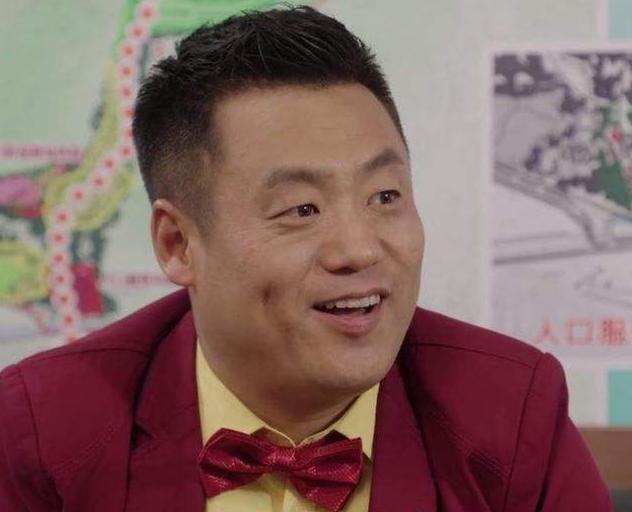 宋晓峰的收徒仪式比师傅赵本山摆的还大全员行跪拜大礼