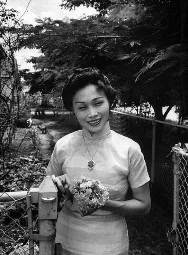 她22岁嫁父亲辈丈夫守寡60年无怨无悔陈香梅藏不住了