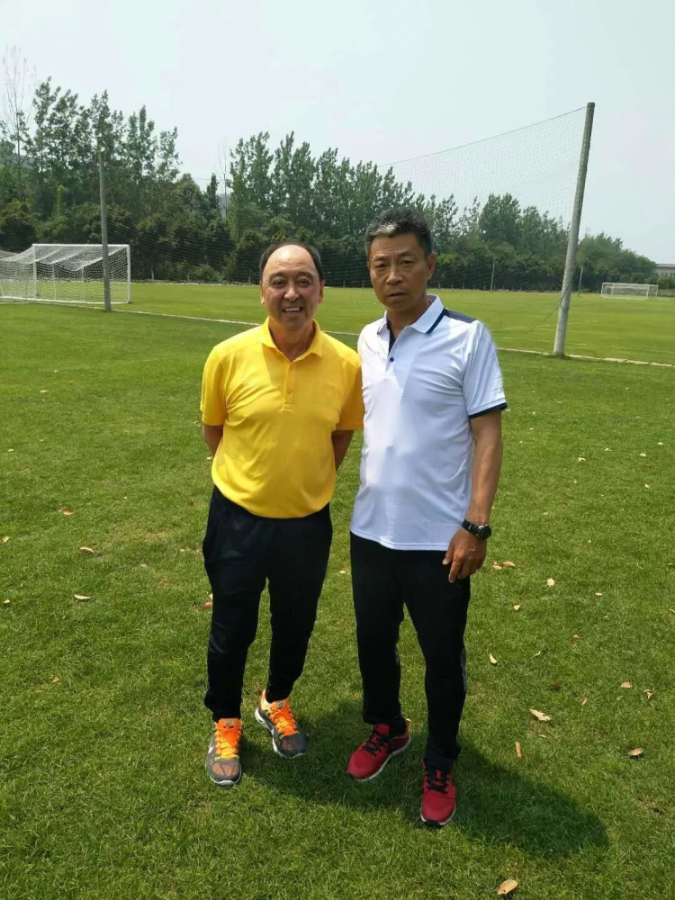 李华筠4岁断指14岁开始训练仍能在世青赛与范巴斯滕齐名