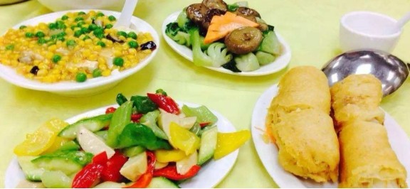 安庆迎江寺的"素清汤鸭子",色如翡翠,嚼之柔润,闻之芳香