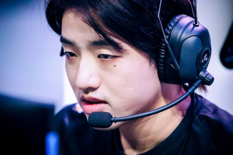 冷少双手一摊,减肥下一次一定[哈哈]@omg电子竞技俱乐部 积极调整