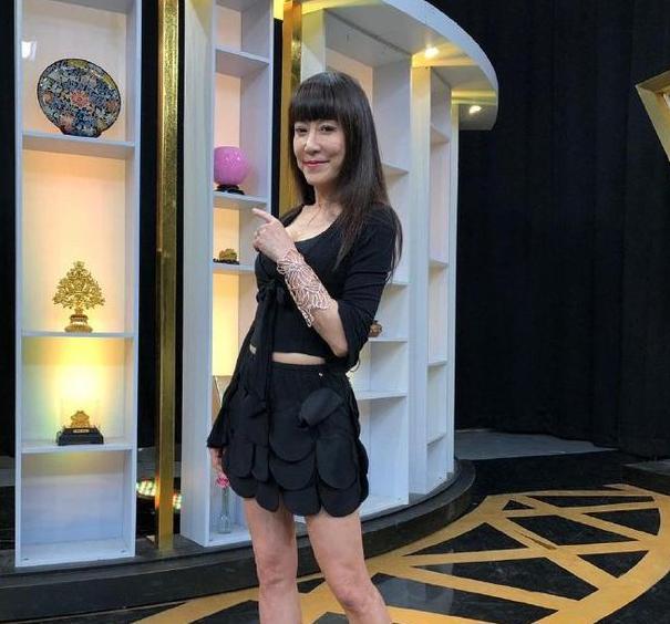 59岁罗霈颖猝逝工作室,身家上亿崇尚自由,立志不婚不育