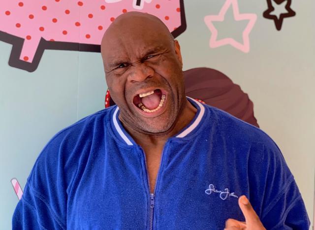 他是拳台让人哭笑不得的怪兽,发狠时爆虐格斗王,曾公然挑衅泰森