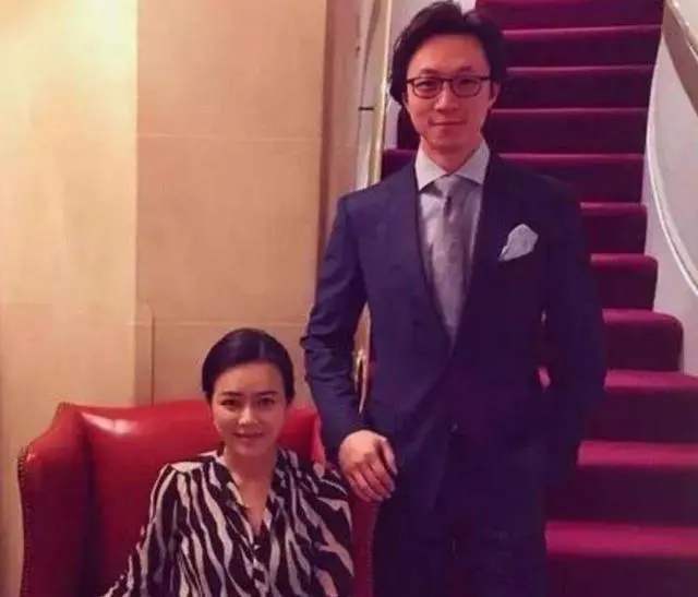 东方卫视一姐陈辰41岁升级当妈,丈夫感叹:生产不易!