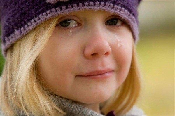幼儿园老师目睹孩子哭泣，家长忽视独立吃饭能力培养引深思