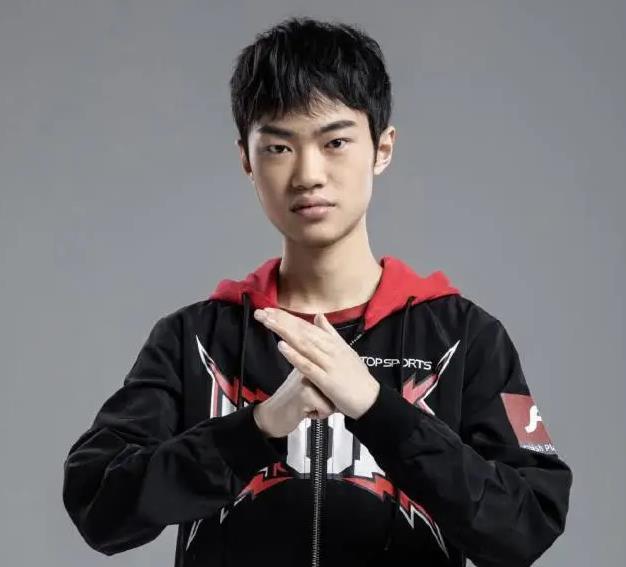 xiaohu与左手谁比较厉害？他们之间的19次较量小虎全胜！