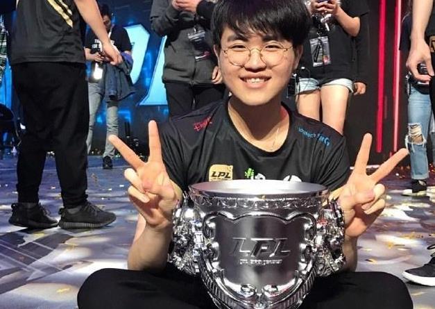 xiaohu与左手谁比较厉害？他们之间的19次较量小虎全胜！