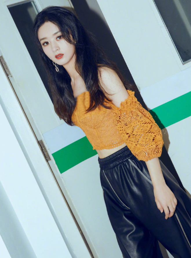 有种"婚后"叫赵丽颖,首次挑战皮裤,穿后宽松度像开了特效