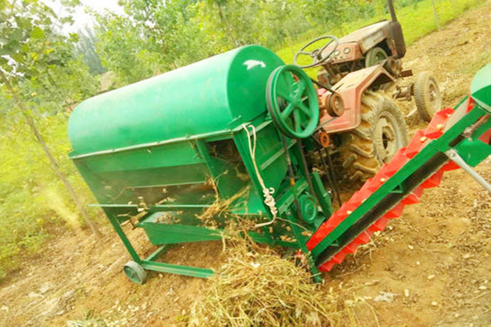 花生摘果机摘果,有人说污染环境要求室内摘果,你认为呢?