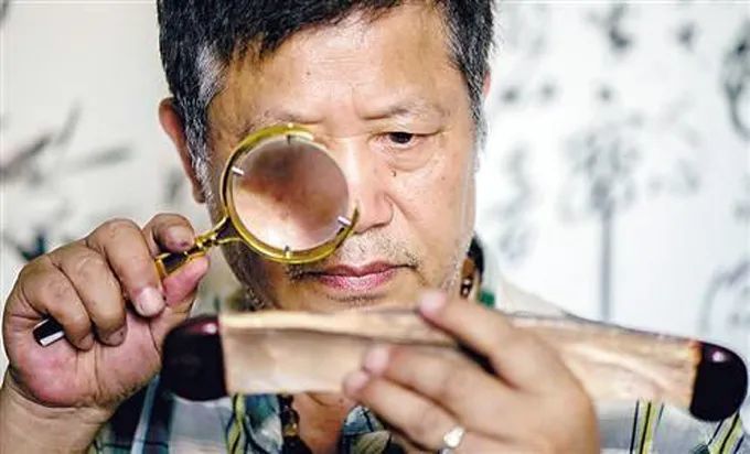 潘启慧的这件微雕作品获评上海大世界基尼斯之最