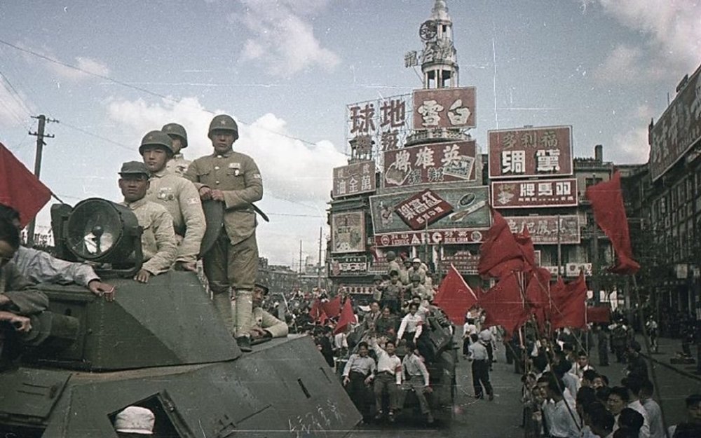 歷史老照片1949年5月解放軍進入上海市上海解放