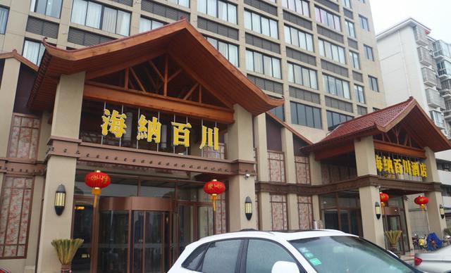 近日,朱先生为了放松自己去了"海纳百川"浴场搓澡,将钱包放在浴场的
