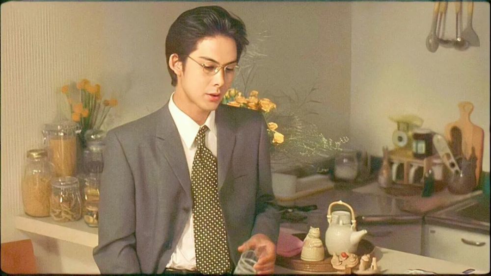 在23岁的时候, 柏原崇和模特畑野浩子因《爱神恶作剧》相识并迅速