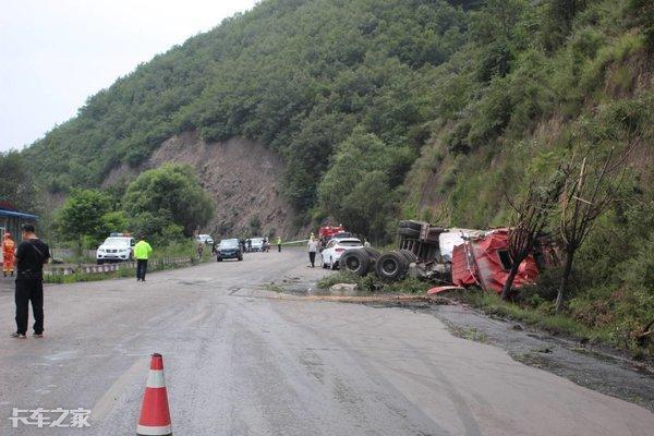 1个月3起车祸 同样长下坡刹车失灵 为啥有人死亡有人只是轻伤 腾讯新闻